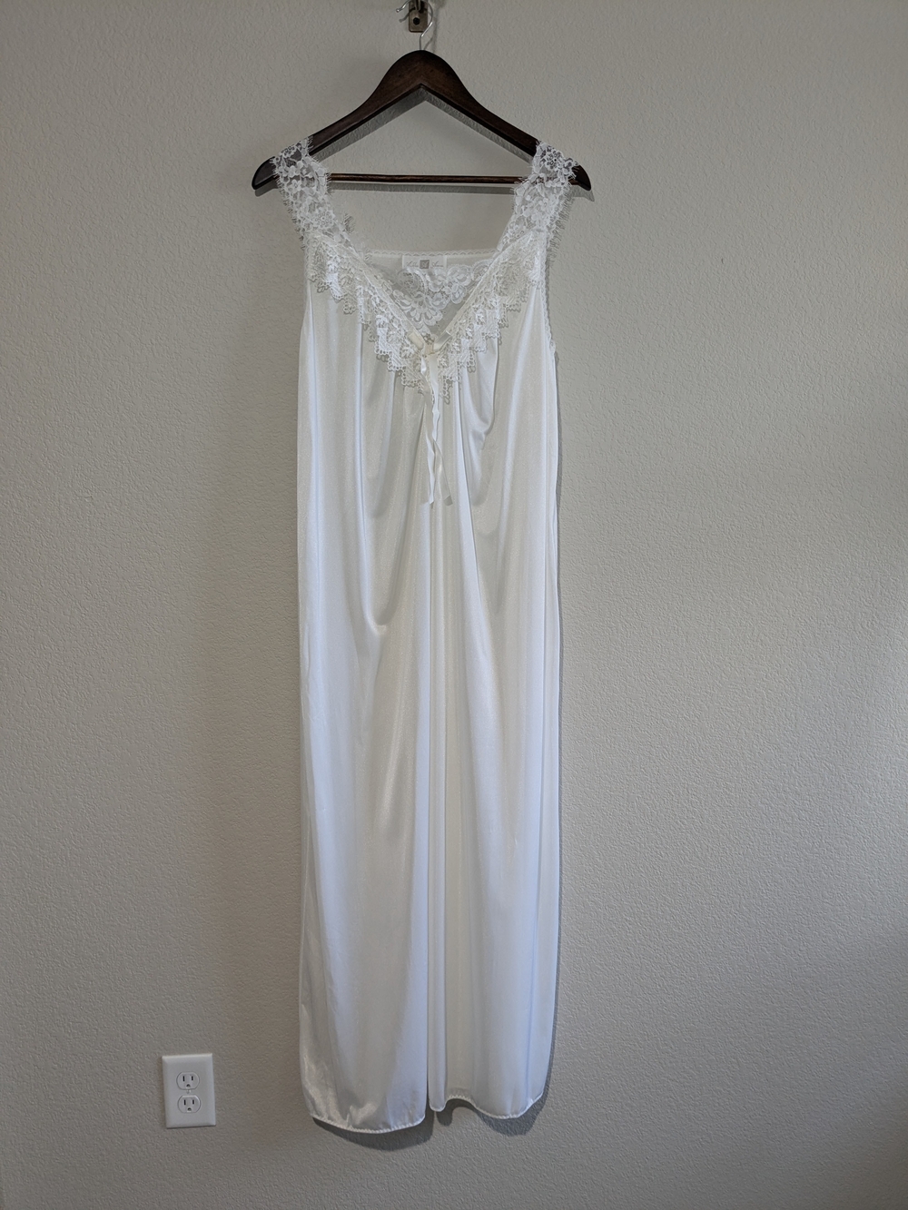 Vintage Ashley Ames Lace-Trimmed Long Nightgown in White Lace Strap L/XL